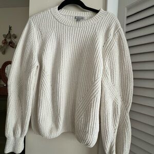 H&M White Crew Neck Sweater with Ribbed Texture